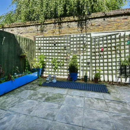 Rent this 1 bed apartment on 61 Barnsbury Street in London, N1 1EJ