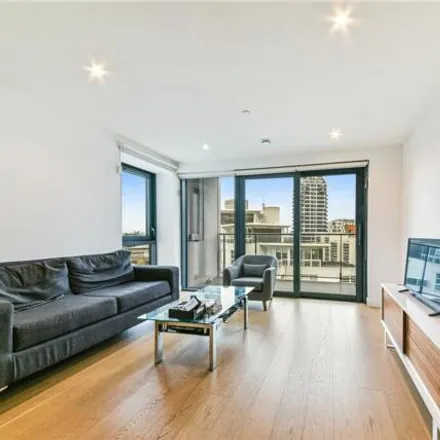 Rent this 2 bed room on Horizons Tower in 1 Yabsley Street, London