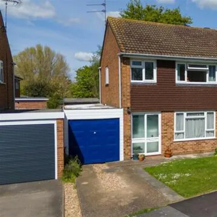 Buy this 3 bed duplex on Rowland Way in Aylesbury, HP19 7SH