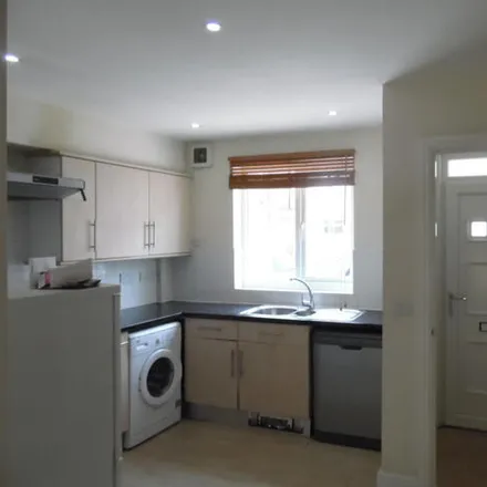 Rent this 3 bed townhouse on Oxford Road in Leicester, LE2 1XH
