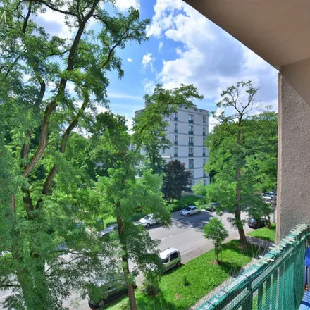 Rent this 2 bed apartment on Zespół Szkół Ogólnokształcących Integracyjnych numer 5 in Stefana Żeromskiego, 31-969 Krakow
