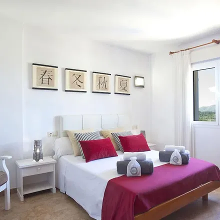 Rent this 5 bed house on EMR Escola de música reconeguda d'Alcúdia in Plaça de la Porta de Mallorca, 3