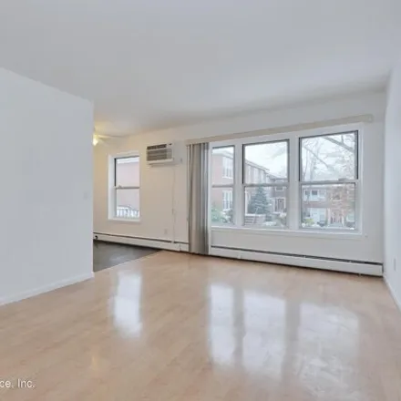 Image 8 - 475 Armstrong Avenue, New York, NY 10308, USA - Apartment for sale