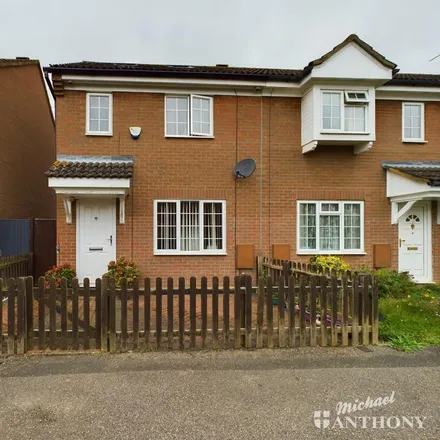 Rent this 3 bed house on unnamed road in Aylesbury, HP21 8YN