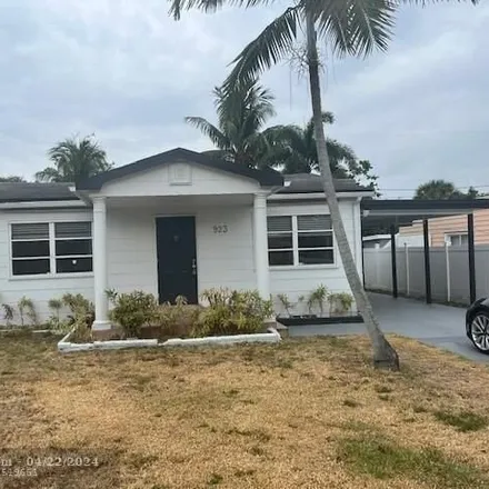 Rent this 2 bed house on 975 South D Street in Lake Worth Beach, FL 33460
