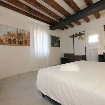 Rent this 6 bed apartment on Venice Marco Polo Airport in Percorso ciclo pedonale scolmatore Forte Bazzera, Venice VE