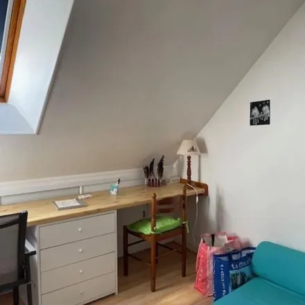 Rent this 3 bed apartment on 11 Avenue du Parc de Thelle in 60530 Le Mesnil-en-Thelle, France