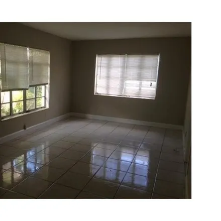 Image 3 - 8310 Byron Avenue, Miami Beach, FL 33141, USA - Apartment for rent