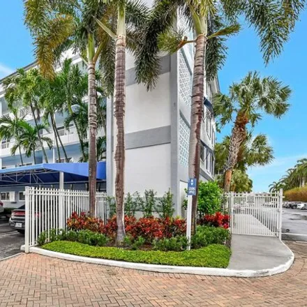 Image 2 - 725 East Woolbright Road, Boynton Beach, FL 33435, USA - Condo for sale