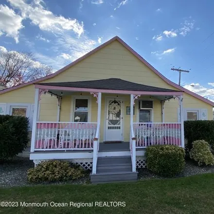 Rent this 3 bed house on 434 West Lake Avenue in Bay Head, Ocean County