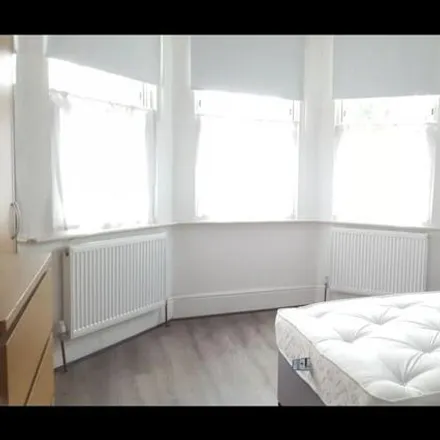 Image 2 - 142 Palmerston Road, Bowes Park, London, N22 8RB, United Kingdom - House for rent