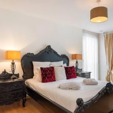 Rent this 2 bed apartment on Montreux in District de la Riviera-Pays-d’Enhaut, Switzerland