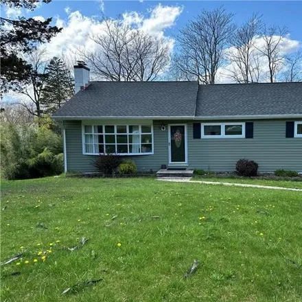 Rent this 3 bed house on 18 Colburn Drive in Spackenkill, Poughkeepsie