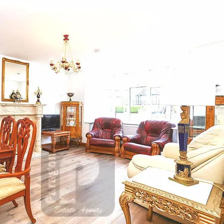 Rent this 3 bed apartment on Pets at Home in Gunnersbury Avenue, London