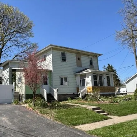 Buy this 3 bed house on 397 Hawley Street in City of Lockport, NY 14094