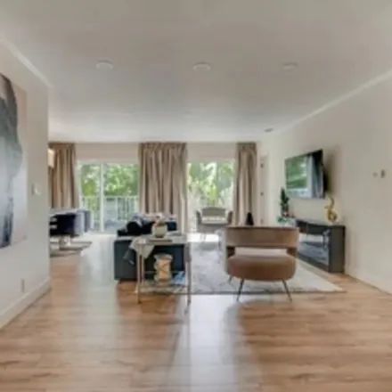Image 1 - Kings Manor, 1045 North Kings Road, West Hollywood, CA 90069, USA - House for rent