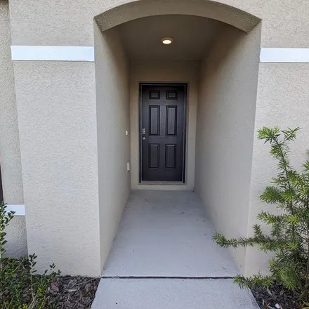 Rent this 3 bed apartment on 8661 Triumph Circle in Wildwood, FL 34785