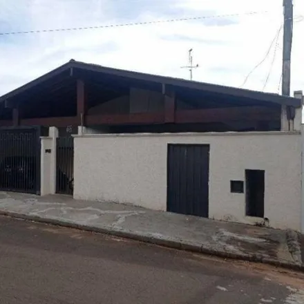 Rent this 3 bed house on Rua Tapajós in Jardim Brasília, Jales - SP