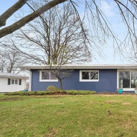 Buy this 3 bed house on 1128 North Long Drive in Syracuse, Kosciusko County