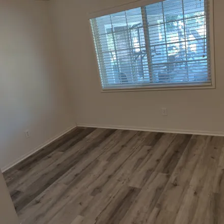 Image 5 - 7409 Woodlake Avenue, Los Angeles, CA 91307, USA - Room for rent