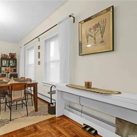 Image 8 - 68-11 Exeter Street, New York, NY 11375, USA - House for sale