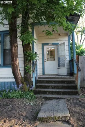 Buy this 1 bed house on 1404 Southeast Franklin Street in Portland, OR 97202