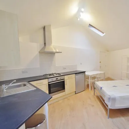 Rent this studio apartment on 11 Golders Green Crescent in London, NW11 8LA