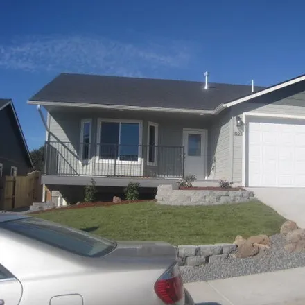 Buy this 3 bed house on 5123 Aster Lane in Klamath Falls, OR 97601