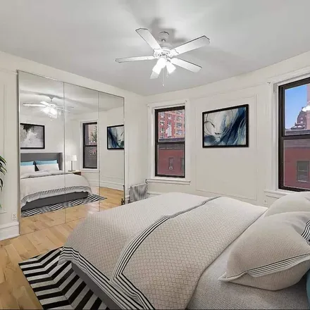 Rent this 3 bed apartment on 163 East 81st Street in New York, NY 10028