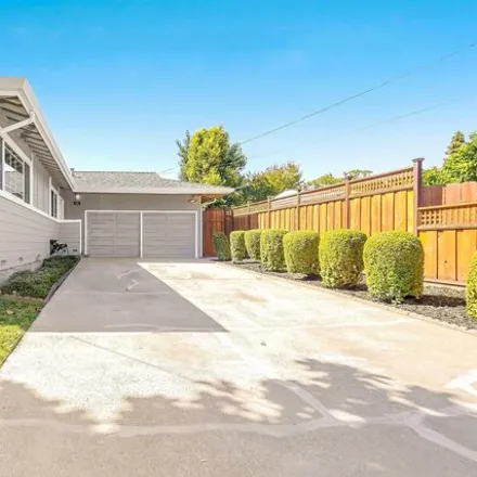 Image 3 - 519 Beechmont Ln, Hayward, California, 94544 - House for sale