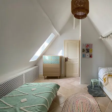 Rent this 3 bed house on Lotissement du Port in 46700 Puy-l'Évêque, France
