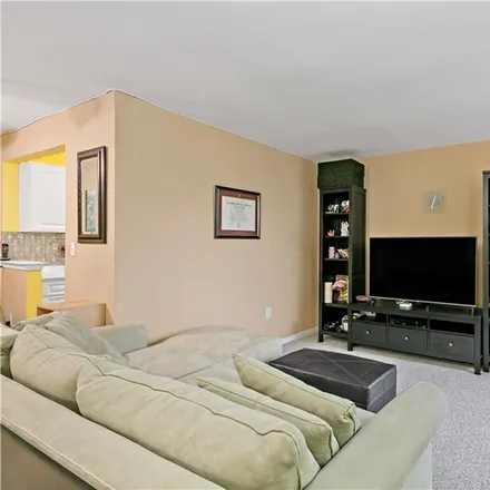 Image 4 - 387 Central Avenue, City of White Plains, NY 10606, USA - Condo for sale