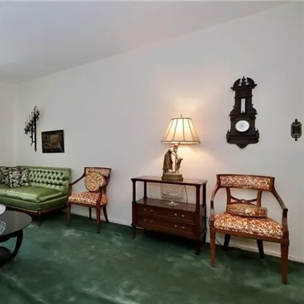 Image 5 - 702 Kathleen Place, New York, NY 11235, USA - Apartment for sale