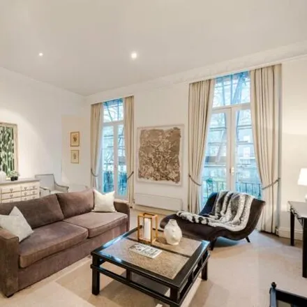 Rent this 2 bed room on Ellerton House in 10-12 Bryanston Square, London