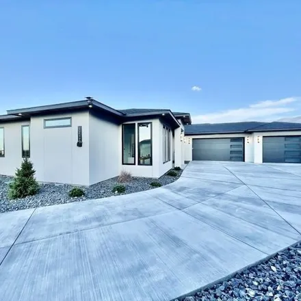 Image 2 - 5217 S Quincy Pl, Kennewick, Washington, 99337 - House for sale