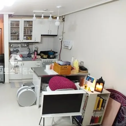 Rent this studio apartment on 서울특별시 강남구 역삼동 606-18