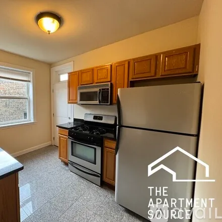 Image 3 - 2440 N Hamlin Ave, Unit 2B - Apartment for rent