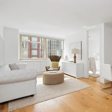 Rent this 3 bed apartment on 201 East 86th St