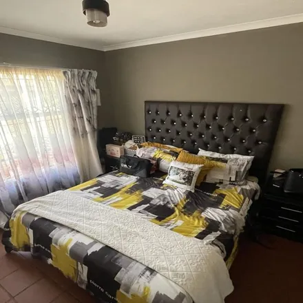 Rent this 2 bed townhouse on Krugerrand Road in Strubens Valley, Roodepoort