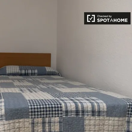 Rent this 1 bed apartment on Colegio Hermanos Maristas La Inmaculada in Calle Sócrates, 8