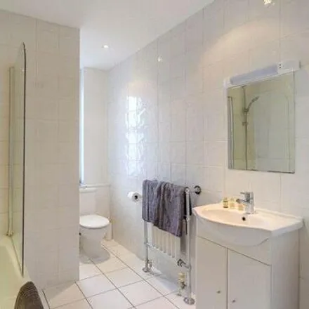 Image 5 - The Greenhouse, 27a Hill Street, London, W1J 5LR, United Kingdom - Apartment for rent