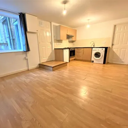 Image 2 - Bottle & Tap, Chapel Hill, Churwell, LS27 9JH, United Kingdom - Apartment for rent