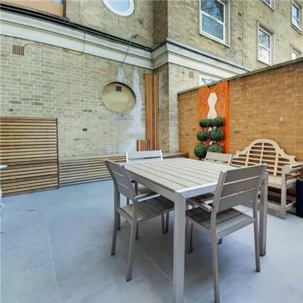 Image 3 - Park Lodge, Queensmead, London, NW8 6RE, United Kingdom - Room for rent