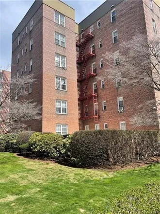 Buy this studio apartment on 804 Bronx River Road in City of Yonkers, NY 10708