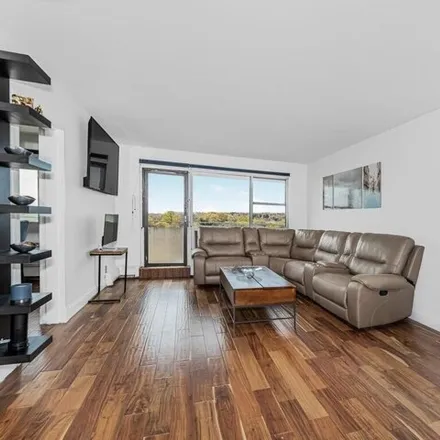 Image 3 - 1523 Central Park Ave Apt 21e, Yonkers, New York, 10710 - Apartment for sale