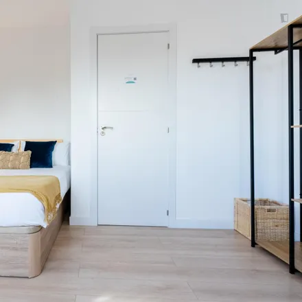 Rent this 5 bed room on Paseo de Santa María de la Cabeza in 80, 28045 Madrid