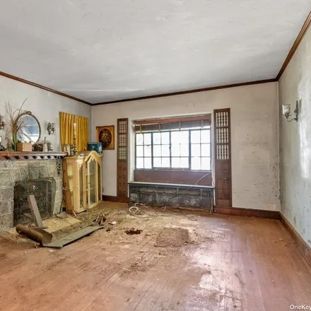 Image 4 - 30-07 143rd Street, New York, NY 11354, USA - House for sale