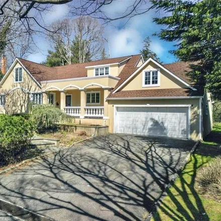 Rent this 5 bed house on 19 Glenwood Drive in Village of Great Neck Estates, North Hempstead