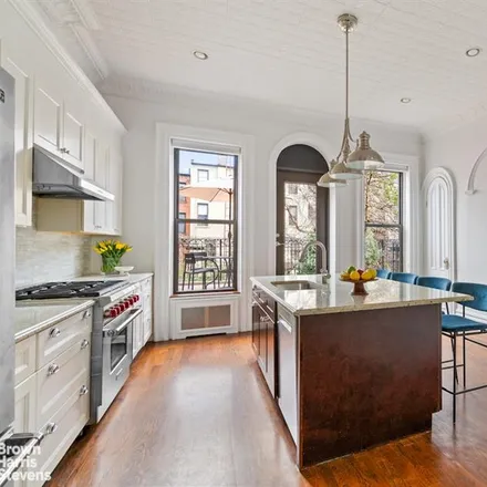 Image 3 - 423 7TH STREET in Park Slope - House for sale