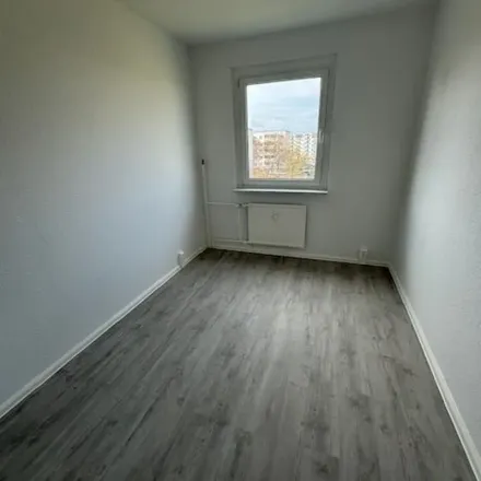 Rent this 6 bed apartment on Hanoier Straße 39 in 06132 Halle (Saale), Germany